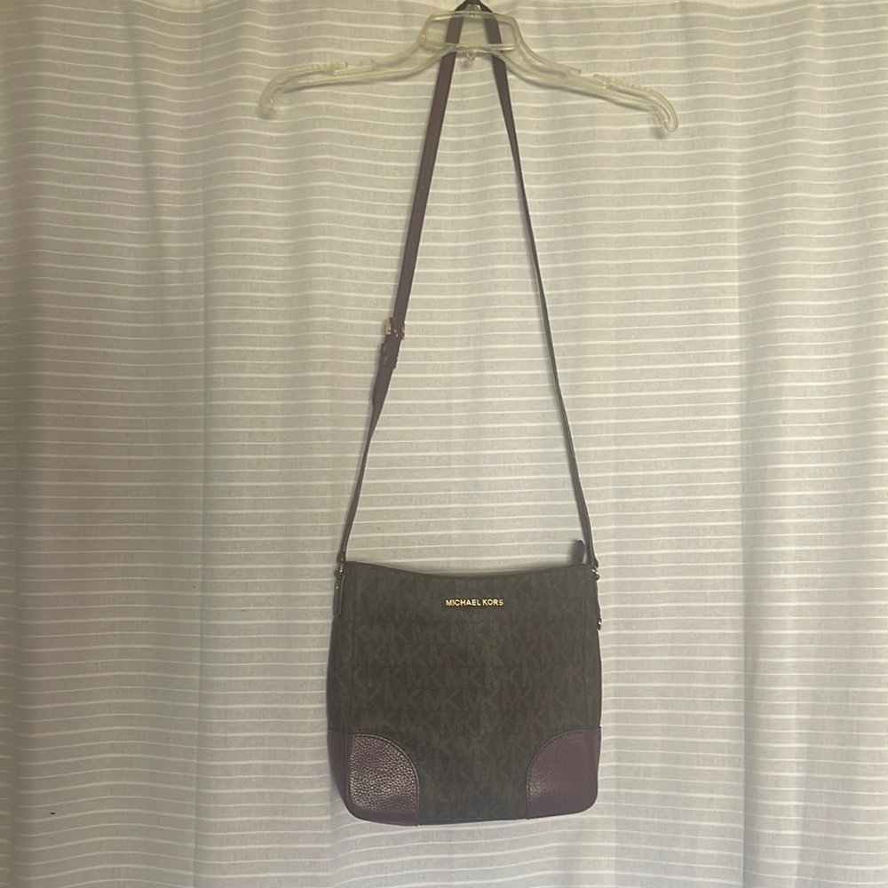 Like New Michael Kors crossbody